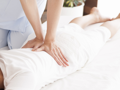 仙骨調整の施術